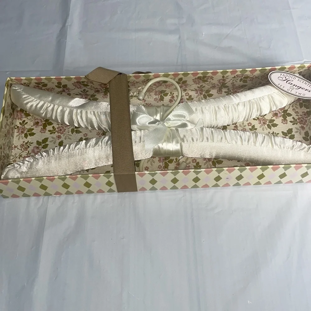 Padded scented hangers set of two ivory color bows New in Box elegant fancy